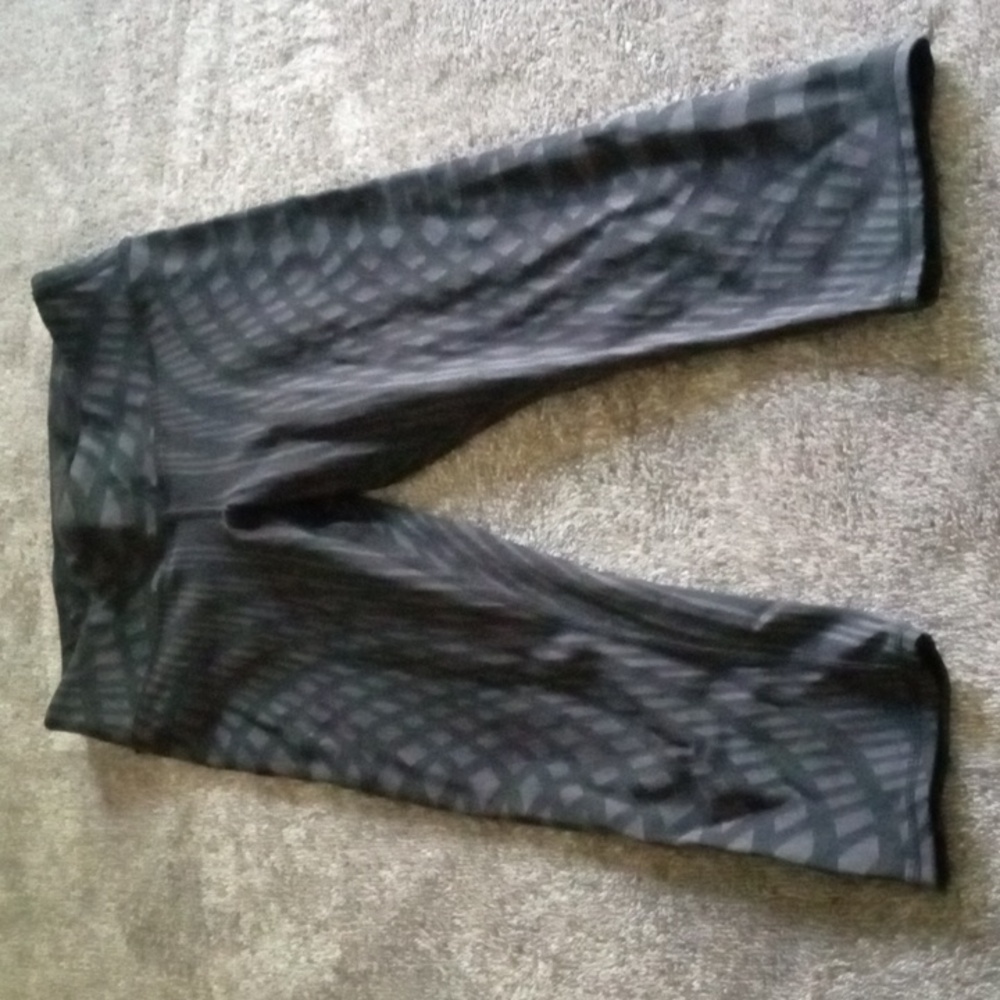 ALO Yoga Air Brush Black Arches Capris